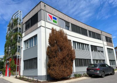 firmengebaeude mit logo